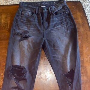 Black distressed american eagle mom jeans